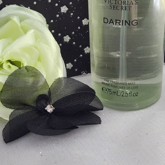 Victoria's Secret Daring - Picture 2 of 2